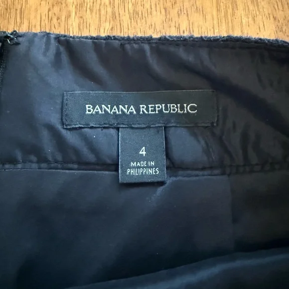 Banana Republic Pencil Skirt EUC size 4 black lace skirt - Picture 4 of 7